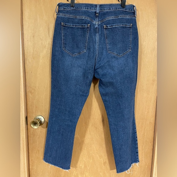 UC- Old navy mid rise boyfriend jeans - Picture 3 of 4